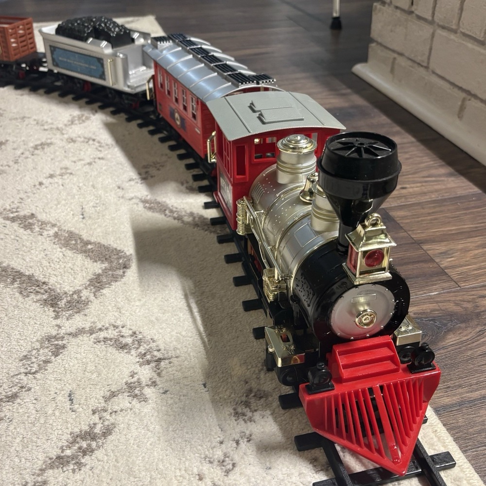 Blue Hat North Pole Junction 35 pc Christmas Train Set Tested-Works